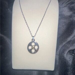 Elegant Silver and Cream Pendant Necklace